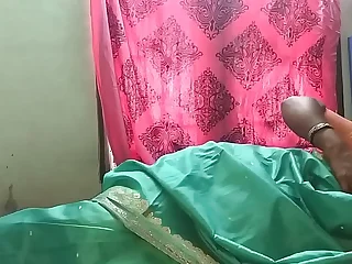 desi  indian horny tamil telugu kannada malayalam hindi middle one wife vanitha enervating  saree showing big bowels and shaved pussy press enduring bowels press nip rubbing pussy masturbation